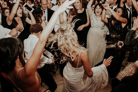 wedding reception dancing Black Tie Wedding Reception, Surfer Wedding, Wedding Reception Guest, Wedding Reception Fun, Dance Floor Wedding, Wedding Dr, Wedding After Party, Outdoor Wedding Inspiration, Surprise Wedding