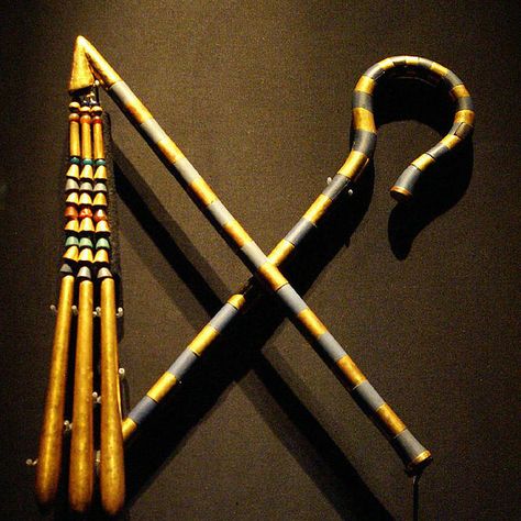 Flail & Crook -- Royal Symbols From Tutankhamun's Burial Chamber | Flickr - Photo Sharing! Royal Symbols, Starověký Egypt, Ancient Egyptian Jewelry, Ancient Egyptian Symbols, Ancient Egypt History, Avan Jogia, Egyptian Artifacts, Ancient Egypt Art, Egypt History