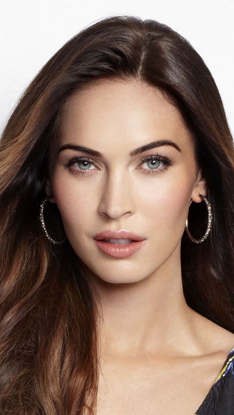 Megan Fox And Madison Beer, Megon Fox, Madison Beer Face, Megan Fox Wallpaper, Fox Actress, Airline Stewardess, Megan Fox Style, Megan Fox Pictures, Megan Fox Photos