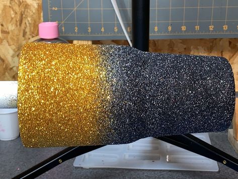 This tutorial video shows how to achieve an ombre effect on your glitter tumblers.  Step by step application instructions! Ombre Tumbler, Glitter Tumblers, Cup Crafts, Tumbler Cups Diy, Glitter Ombre, Ombre Effect, Tutorial Video, Black Glitter, Tumbler Cups