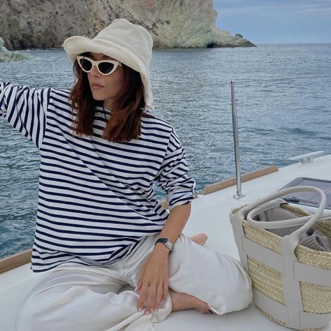 Summer Color Trends, Raffia Sun Hat, Airplane Outfits, Oversized Linen Shirt, Trip Packing, Beach Sweater, Runway Outfits, Vegas Trip, Best Swimsuits