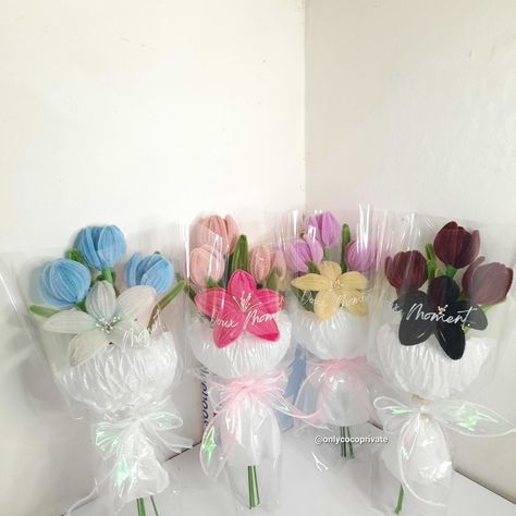 handmade pipecleaner bouquet, made by 100% love 🥰 buket kawat bulu Faux Flowers Diy, Handmade Flower Bouquet, Piping Flowers, Pipe Cleaner Flowers, Diy Bouquet Wrap, Luxury Flower Bouquets, Birthday Card Craft, Flower Bouquet Diy, Pipe Cleaner Crafts