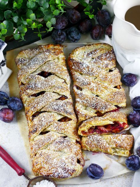 Recipes Puff Pastry, Plum Pie Recipe, Plum Dessert, Prune Plum, Plum Pie, Plum Recipes, Puff Pastry Desserts, Puff Pastry Sheets, Pastry Sheets