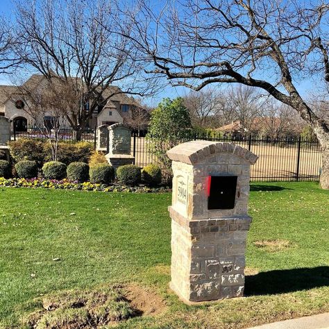 Brick Mailboxes Designs, Double Brick Mailbox Ideas, Stone Mailbox Ideas Curb Appeal, Brick And Stone Mailboxes, Brick Mailbox Numbers, Mailbox Brick, Brick Mailbox Designs, Stone Mailbox Ideas, Brick Mailbox Ideas