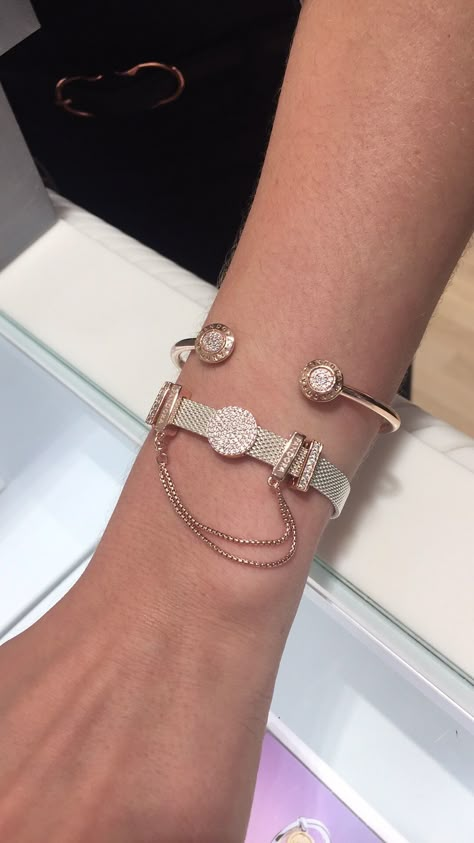 Pandora Slider Bracelet, Pandora Reflexions Bracelet Ideas, Pandora Bracelet Ideas Simple, Pandora Outfit, Pandora Reflexions Bracelet, Pandora Bracelet Ideas, Pandora Bracelet Designs, Tiffany Diamond, Semi Precious Gems