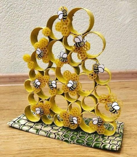 Bee Sculpture, Bee Activities, Insect Crafts, Garden Art Sculptures Diy, Bee Crafts, Garden Art Projects, Art Activities For Kids, Easter Decorations Diy Easy, Paper Towel Roll Crafts