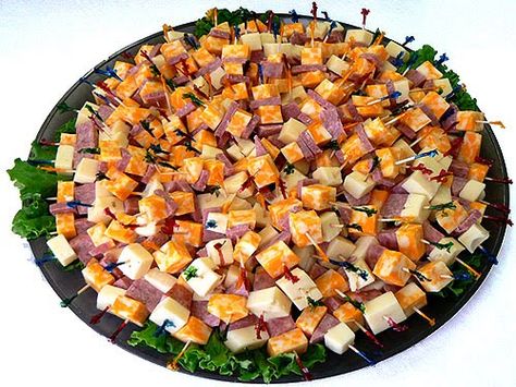 Cheese tray-SR Cheese Party Trays, Cheese And Cracker Platter, Fruit Kabob, Deli Tray, Meat And Cheese Tray, Deco Fruit, Meat Trays, Cheese Trays, Meat Platter