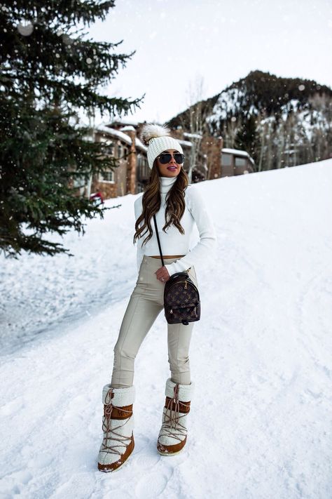 Save Vs Splurge: Winter Boots You Need Now - Mia Mia Mine Ski Vacation Outfits, Christmas In New York Outfits, Winter Ski Fashion, Ski Outfits For Women, Mode Au Ski, Snow Outfits For Women, Apres Ski Outfit, Womens Ski Outfits, Ski Outfit For Women