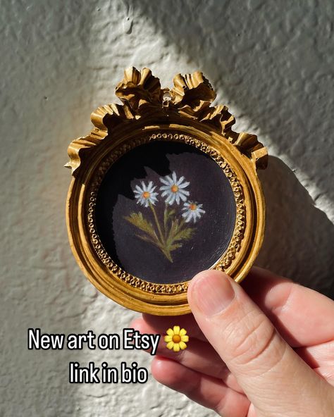 Over here painting daisies and making pretty frames. Small Picture Frames On The Wall, Gothic Gallery Wall, Round Gold Frame, Wildflower Cottage, Victorian Oil Painting, Ceramic Frame, Coquette Ribbon, Painted Frames, Gilded Frame