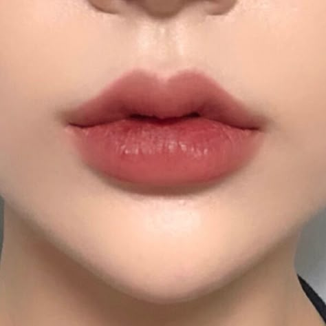 Heart Shaped Lips Korean, Lip References, Korean Tutorial, Bow Lips, Cupids Bow Lips, Smile Tips, Filler Lip, Heart Shaped Lips, Lips Inspiration