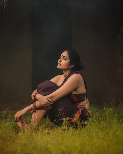 "Captivating Divi Vadthya in Stunning Images - Latest Trending Hashtags" Divi Vadthya, Big Gand, Trending Hashtags, Vintage Artwork, Latest Trends, Actresses, Film, Celebrities, Beauty