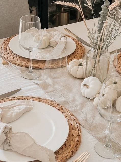 20 Stylish Fall Table Runner Ideas You Need To Try — ASHLINA KAPOSTA Thanksgiving Table Settings With Table Cloth, Cream Thanksgiving Table Decor, Thanksgiving Table Settings White Table Cloth, White And Gold Thanksgiving Table, Thanksgiving Table With Food, Thanksgiving Table Settings Minimalist, White Thanksgiving Tablescapes, Thanksgiving Table Set Up, Neutral Thanksgiving Table Setting