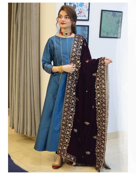 Follow me as sania khan Kainat Faisal Dress, Kainat Faisal, Velvet Shawls, Bridesmaid Shawl, Latest Bridal Dresses, Velvet Shawl, Pakistani Wedding Outfits, Wedding Clothing, Stylish Short Dresses