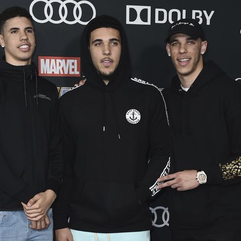 Roc Nation Sports officially announced the signing of Lonzo Ball , LaMelo Ball and LiAngelo Ball on Monday: The three brothers had initially discussed in April their interest in signing with the management company founded by Jay-Z... Ball Brothers Wallpaper, Melo Ball, Ball Brothers, The Three Brothers, Liangelo Ball, Ball Family, Roc Nation, Jermaine Jackson, Fine Guys