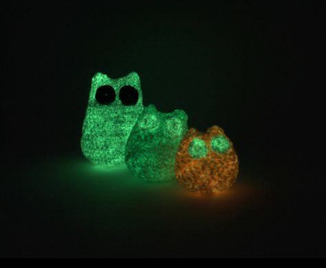 Glow Yarn Projects, Glow In The Dark Crochet, Glow In The Dark Yarn, Yarn Monsters, Owl Crochet Pattern Free, Crochet Bird, Crochet Bird Patterns, Owl Crochet, Owl Crochet Patterns