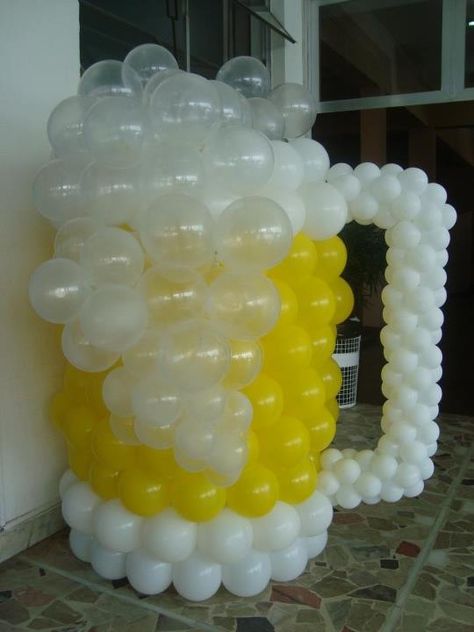 balloon beer mug ...beer  theme party Jarra de cerveza hecha con globos para fiesta tematica dedicada a la cerveza o una despedida de soltero o una fiesta de jovenes amantes de la cerveza decoracion terraza de cerveceria en verano Beer Theme Party, Beer Party Theme, Beer Birthday Party, Deco Ballon, Entertainment Ideas, Balloon Display, Beer Theme, Balloon Crafts, Beer Birthday