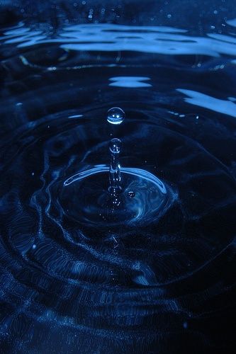 blue . water droplet ✿ Photo Bleu, Ravenclaw Aesthetic, Blue Aesthetic Dark, Everything Is Blue, Water Aesthetic, Trik Fotografi, Aesthetic Colors, Colour Board, Feeling Blue