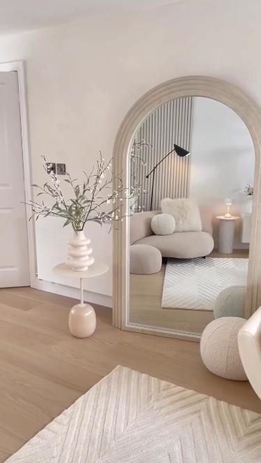 Amazing Minimalist Neutral Living Room Mirror Decor Idea Inspo Cream And White Bedroom, Mirror Decor Living Room, Casa Clean, Deco Champetre, Dekorasi Kamar Tidur, Neutral Living Room, Home Design Living Room, Apartment Decor Inspiration, Living Room Mirrors