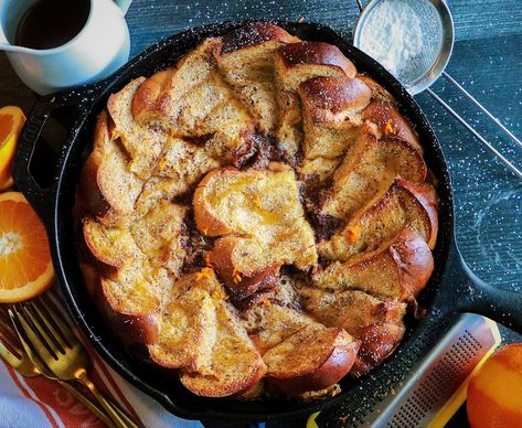 Skillet French Toast, Breakfast Bread Pudding, Cast Iron Bread, Skillet Bread, Baked French Toast, Brioche French Toast, Breakfast Bread, French Toast Bake, French Toast Recipe