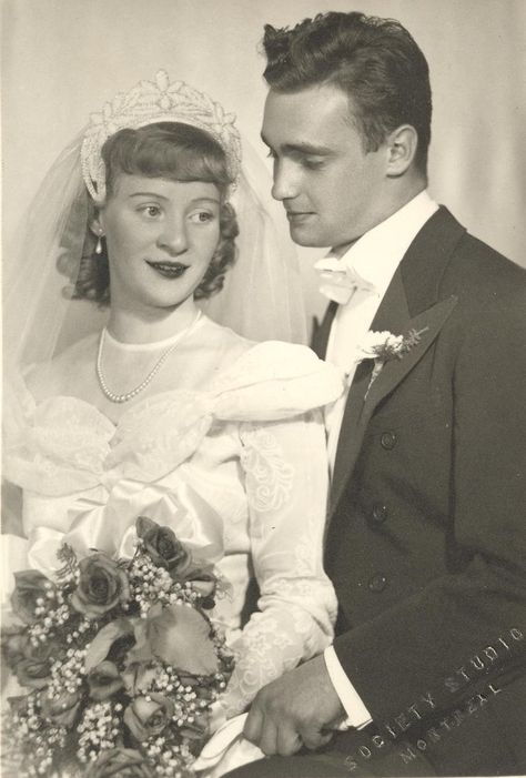 1950s Hairstyle, 1950 Wedding, Old Wedding Photos, Photoshoot Vintage, 1950s Wedding Dress, 1950s Wedding, Vintage Wedding Photos, Antique Wedding, Wedding Dresses Photos