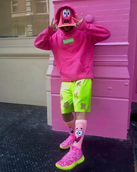 Patrick Outfit, Kyrie 5 Spongebob, Gamer Outfit, Black Men Fashion Urban, Hypebeast Fashion, Kyrie 5, Classy Streetwear, Spongebob Patrick, Hype Clothing