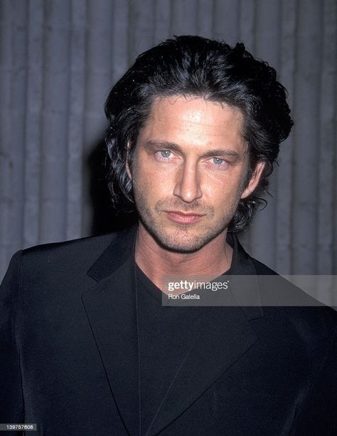 Gerard Butler Drácula 2000 premiere Dracula 2000, Morgana Le Fay, Actor Gerard Butler, Chica Punk, Westwood California, Opera Ghost, Dinosaur Images, Celebrities Then And Now, Scottish Actors