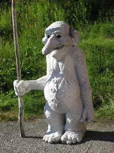 How to Sculpt With Vermiculite - solution for making the large gargoyle for the back yard. Hyper Tufa, Hypertufa Projects, Cement Ideas, Cement Projects, Cement Garden, Yard Sculptures, Concrete Statues, Plaster Sculpture, Cement Art