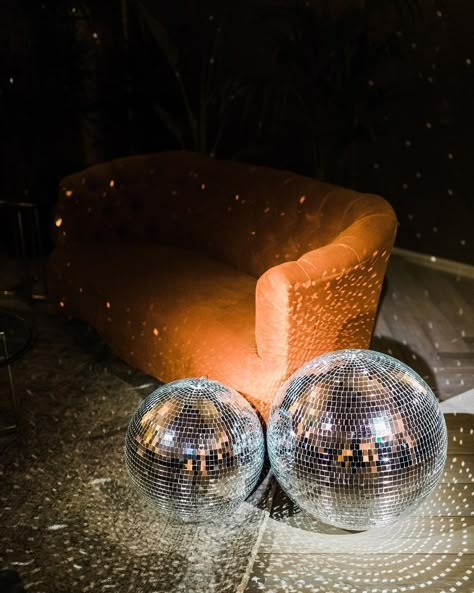 Hedonistic Disco Luxury, Disco Ball Stage Design, Gold Disco Ball Wedding, Discoball Photobooth, Disco Ball Table Decor, Outdoor Disco Party, Disco Ball Installation, Disco Party Ideas, Disco Party Aesthetic