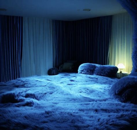 Blue bedroom #blue #bedroomideas #bedroomdecorideas Old Fashioned Bedroom, Fantasy Bedroom Aesthetic, Fur Bedroom, Aesthetic Light Blue, Giant Beds, Fantasy Bedroom, Bedroom Blue, Aesthetic Light, Luxury Bedroom