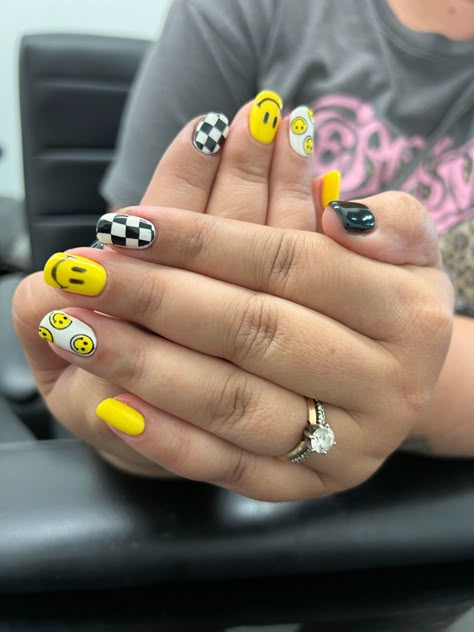 Happy Face Gel Nails, Smile Nail Designs, Gel Nails Ideas Short Smiley Faces, Black And Yellow Smiley Face Nails, Emily Face Nails, Smily Nails Designs, Smiley Nails Happy Faces, Smiley Face And Checkered Nails, Yellow Nail Ideas Short