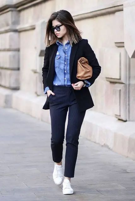 With denim shirt and white sneakers Blue Trousers Outfit, Sneakers Outfit Work, Womens Fashion Casual College, Womens Fashion Casual Chic, Outfit Work, Blazer Outfit, Outfit Trends, Black Women Fashion, Trendy Sneakers