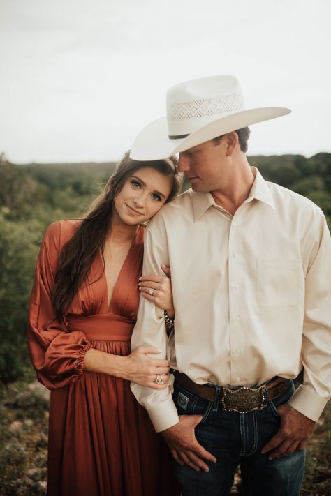 KENNA + DUSTIN | ENGAGEMENT - westernweddingmagazine.com Engagement Photo Cowboy Hat, Western Engagement Pics, Classy Country Engagement Photos, Cowboy Hat Family Pictures, Engagment Nature Photos, Stockyards Engagement Pictures, Country Couple Engagement Pictures, Longhorn Engagement Photos, Engagement Pictures With Cows