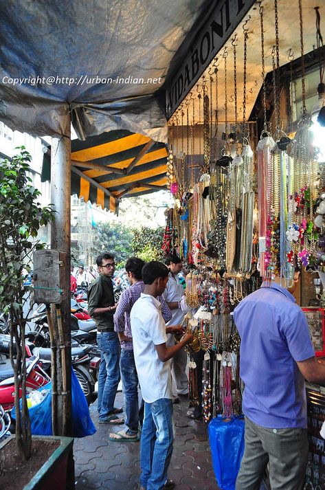 Mumbai Street Shopping, Mumbai Street Photography, Fashion Street Mumbai, Shopping In Mumbai, Mumbai Street, Party Night Club Aesthetic, Water Well Drilling, Street Shopping, Different Types Of People