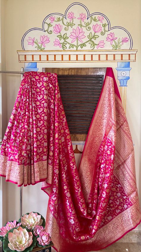 Saree Display Ideas, Saree Photoshoot Ideas, Saree Display, Fabric Shoot, Material Photography, Saree Catalogue, Boutique Saree, Saree Photography, Product Aesthetic