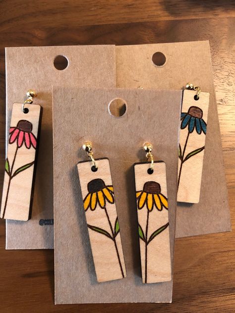 Painted Wood Earrings Ideas, Wood And Clay Earrings, Wood Painted Earrings, Wood Earrings Diy, Cardboard Earrings, Hand Painted Earrings Wood, Burn Wood, Wood And Gold, Making Bracelets With Beads