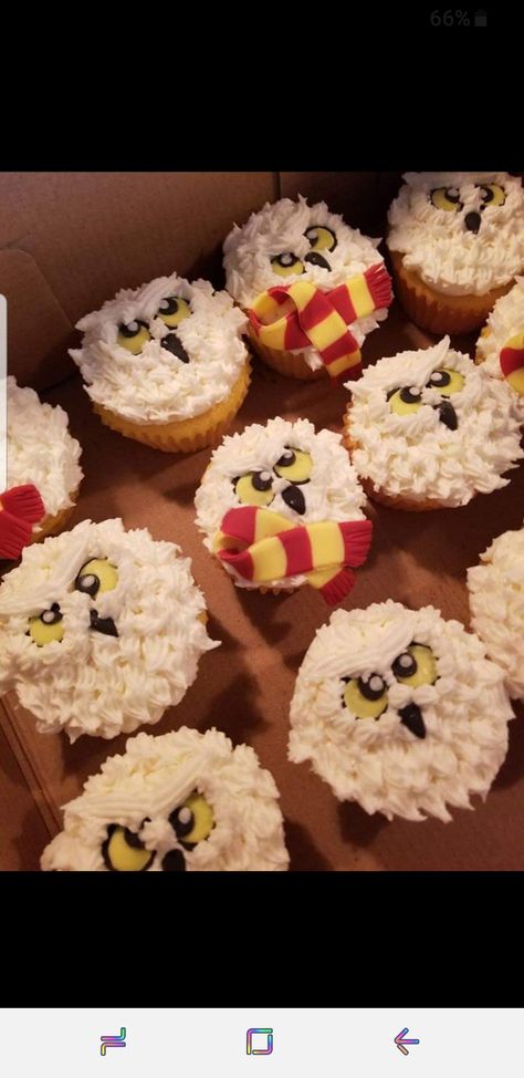 Easy Harry Potter Cupcakes, Harry Potter Cupcakes Ideas Easy, Harry Potter Inspired Desserts, Harry Potter Wedding Cupcakes, Harry Potter Cupcake Ideas, Harry Potter Theme Cupcakes, Fandom Cupcakes, Harry Potter Birthday Cupcakes, Hedwig Cupcakes