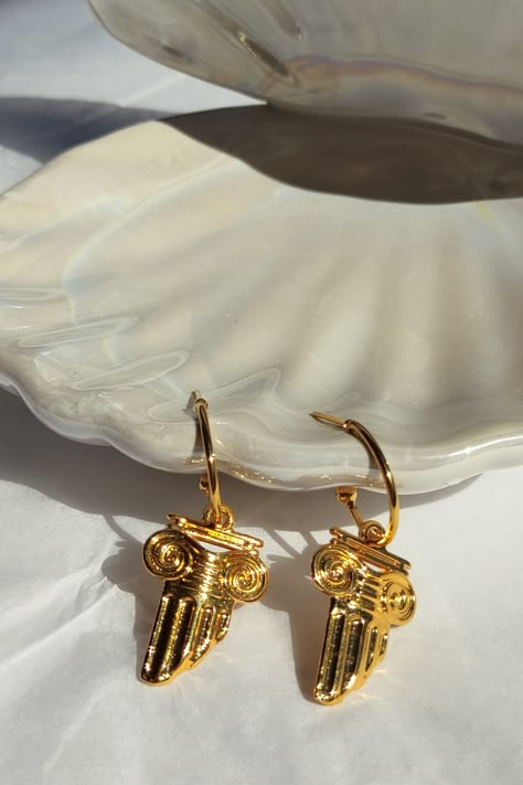 ☙ Gold half hoops with charm column motifs in Grecian aesthetic. These earrings are inspired by Greek architecture and mythology and they are lightweight and comfortable to wear with your casual outfits. You can offer them, as a souvenir, to a friend that visited Greece and loved it, as a bridesmaid gift, a birthday gift etc. ❧ Details : ❥ Column size : 2.5x1.7 cm ❥ Earrings length : 3.9 cm ≈ 1.5 inches ❥ Earrings weight : 0.004 kg www.etsy.com/shop/LeChatAccessories Grecian Aesthetic, Arcana Oc, Widow Aesthetic, Greek Accessories, Greek Earrings, Greek Aesthetic, Hoops With Charms, Black Widow Aesthetic, Ionic Column