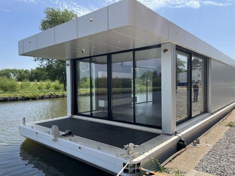 Floating Homes Houseboats, Diy House Boat, Boat House Ideas Lakes, Small Houseboats For Sale, Boat House Ideas, Houseboat Living Interiors, House Boat Living, House Boat Interior, Pontoon Houseboats For Sale