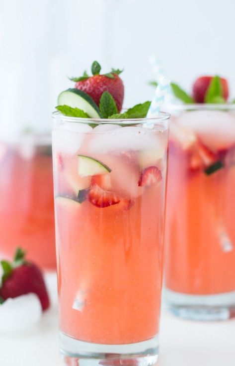 Strawberry Cucumber Limeade Cucumber Limeade Recipe, Cucumber Limeade, Strawberry Cucumber, Limeade Recipe, Resep Smoothie, Smoothie Drinks, Non Alcoholic Drinks, Summer Picnic, Refreshing Drinks