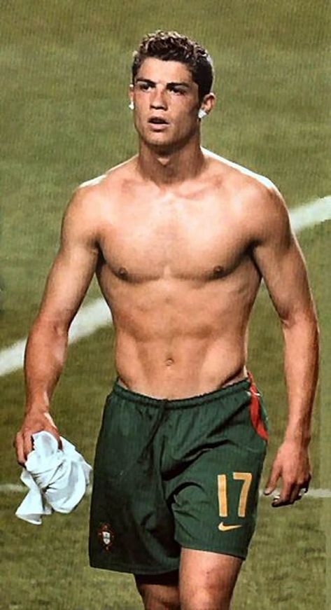 Cristiano Ronaldo body in Euro 2004, playing for Portugal, after match Cristiano Ronaldo Body, Cr7 Jr, Cristiano Ronaldo Manchester, Cristino Ronaldo, Good Soccer Players, Cristiano Ronaldo Cr7, Soccer Guys, Soccer Boys, كريستيانو رونالدو