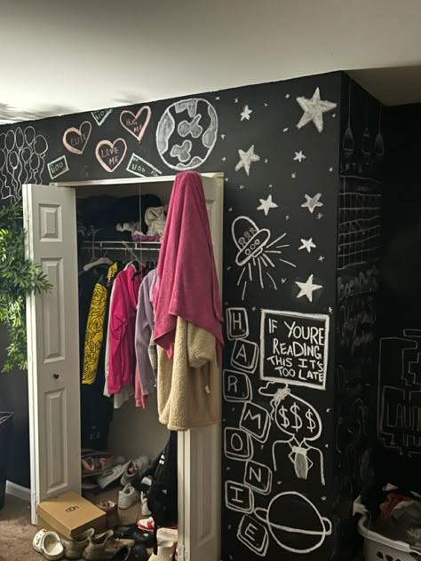 Bedroom Chalkboard Ideas, Chalkboard Ideas For Bedroom, Blackboard Wall Bedroom, Chalkboard Wall Ideas, Chalk Wall Bedroom, Chalk Wall Ideas, Chalkboard Bedroom, Chalk Wall Art, Chalkboard Wall Bedroom