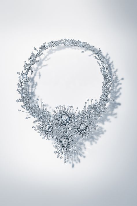 The Swarovski Created Diamonds Galaxy necklace has a star-like quality that shimmers from every angle capturing the wonders of the cosmos. The 156.6 carats high jewelry necklace features 1,050 laboratory grown diamonds in seven different cuts. #Swarovski #SwarovskiCreatedDiamonds #SwarovskiGalaxy #MetGala High Jewelry Necklace, Galaxy Necklace, Couture Looks, Elements Of Nature, The Cosmos, High Jewelry, Jewelry Necklace, Cosmos, Art Photography