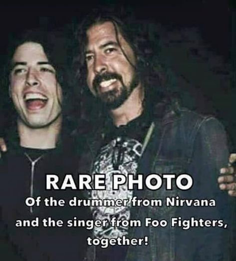 Foo Fighters Dave, Foo Fighters Nirvana, Queens Of The Stone Age, Nirvana Kurt Cobain, Nirvana Kurt, Band Humor, Dave Grohl, Band Memes, Mötley Crüe