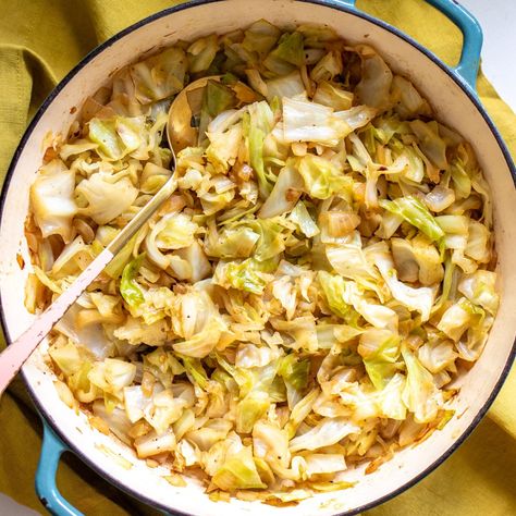 Sauteed Cabbage with Onions (The Best Easy Southern Recipe) Southern Cornbread Salad, Cabbage Meals, Cooked Cabbage Recipes, Sautéed Cabbage, Sliced Cabbage, Cabbage Recipes Southern, Cabbage Side Dish, Southern Fried Cabbage, Cabbage Recipes Healthy