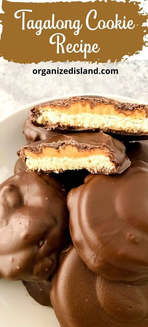 This easy copycat Tagalong cookie recipe makes the best cookies. Chocolate covered shortbread cookies with a creamy peanut butter filling! Tagalong Cookies Recipe, Lepp Cookie Recipe, Tagalong Cookies, Cookie Biscuits, Mouthwatering Desserts, Biscuits Recipes, Sweet Bakes, The Best Cookies, Buttery Shortbread Cookies