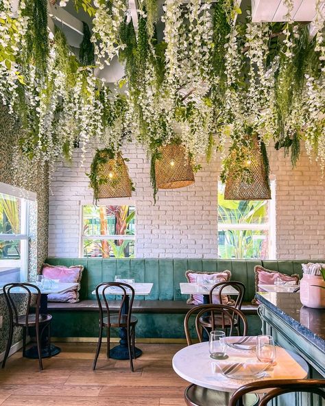 12 Cute and Delish Brunch Spots in Miami Miami Coffee Shop, Brunch Cafe Interior, Miami Cafe, Brunch In Miami, Outdoor Beer Garden, Cafe Culture, Brunch Cafe, Late Night Dinner, Brunch Places