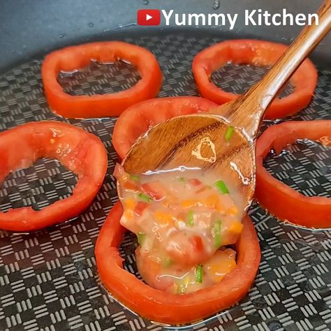 Yummy Kitchen - DO IT WITH EGG AND TOMATO NEXT TIME! Tomato Rings With Eggs, Egg Shakshuka, Tomato And Eggs, Rv Snacks, Ring Recipes, Egg And Tomato, Recipes Pancakes, Tomato Breakfast, Yummy Kitchen