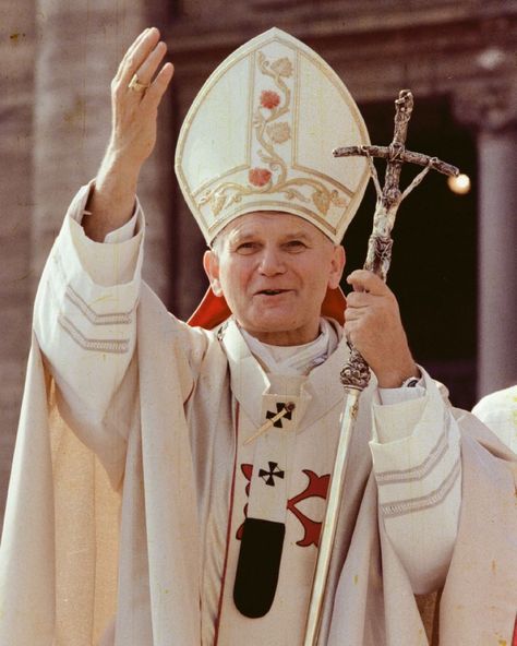 San Juan Pablo Ii, St John Paul Ii, Picture Banner, Pope John Paul Ii, Catholic Priest, John Paul Ii, Pope John, Interesting Reads, Poster Pictures