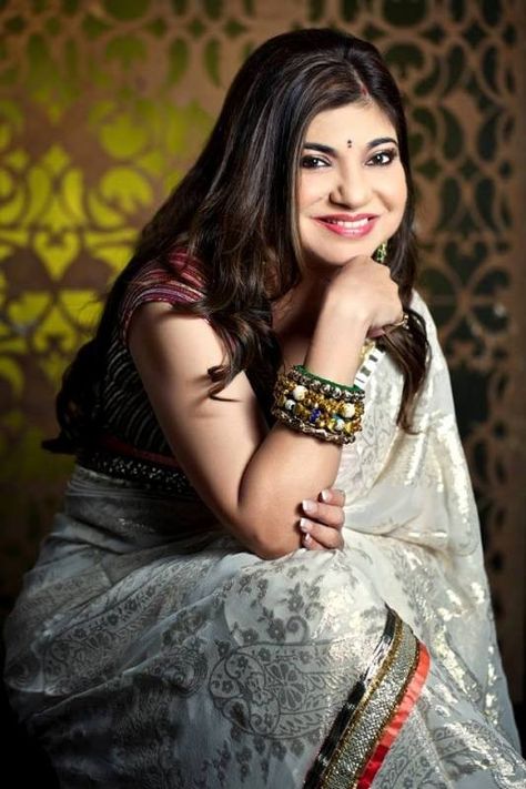 Glamour Clothing, Bollywood Singers, Popular Singers, Influencer Marketing Agency, Journey Music, Alka Yagnik, National Film Awards, Indian Music, Romantic Photos