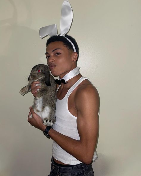 Male Playboy Bunny Costume, Male Halloween Ideas, Playboy Costumes Halloween, Costume Ideas Men, Bunny Halloween Makeup, Men Halloween Costume, Gay Halloween Costumes, Gay Halloween, Playboy Bunny Outfits